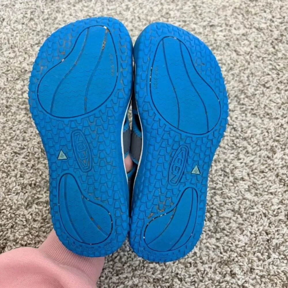 Size 4 / Boys KEEN Water Sandals
